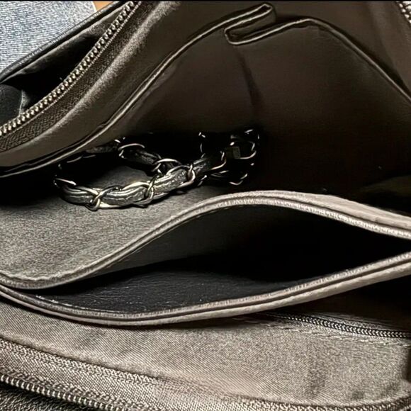 Punk goth style vegan skull with studs and chain purse - Picture 5 of 5